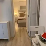 Hip Tailor Made Flat In Estrela! ליסבון